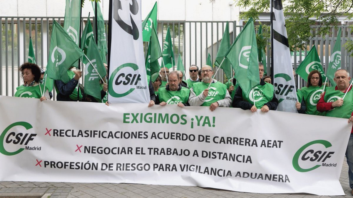 CSIFnacional's tweet photo. #CSIF convoca este lunes a la plantilla de la AEAT a un paro de 24 horas en toda España por unas mejores condiciones laborales: refuerzos de personal, carrera profesional y teletrabajo.

🟢 Coincidiendo con la huelga habrá concentraciones de 11.00h a 12.00h en las delegaciones especiales de la Agencia Tributaria en todas las comunidades autónomas.
https://t.co/buUeBT0Xfz