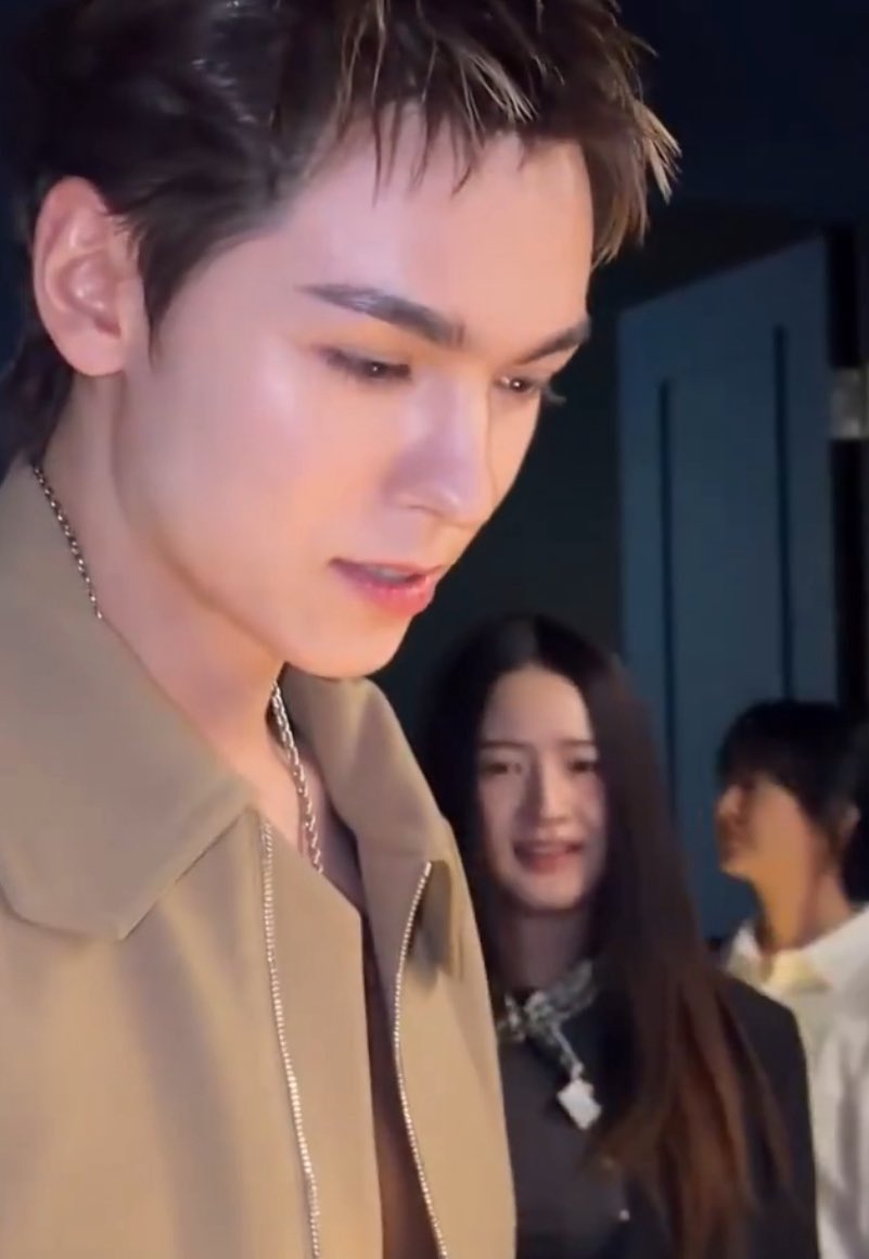 minsolaria's tweet photo. he’s so boyfriend https://t.co/qQ7JB9qHzt