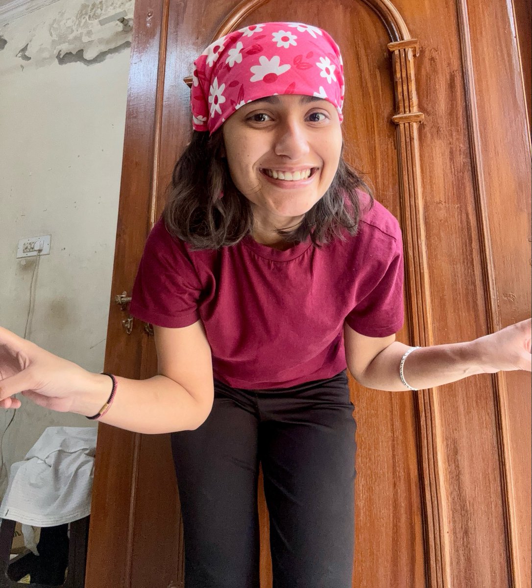 Pranshi7tech's tweet photo. Bring back the time when we used to put songs lyrics as caption and act cool af! 

btw silk/satin bandana is nothing against cotton bandana! https://t.co/DS0v2CbZjD