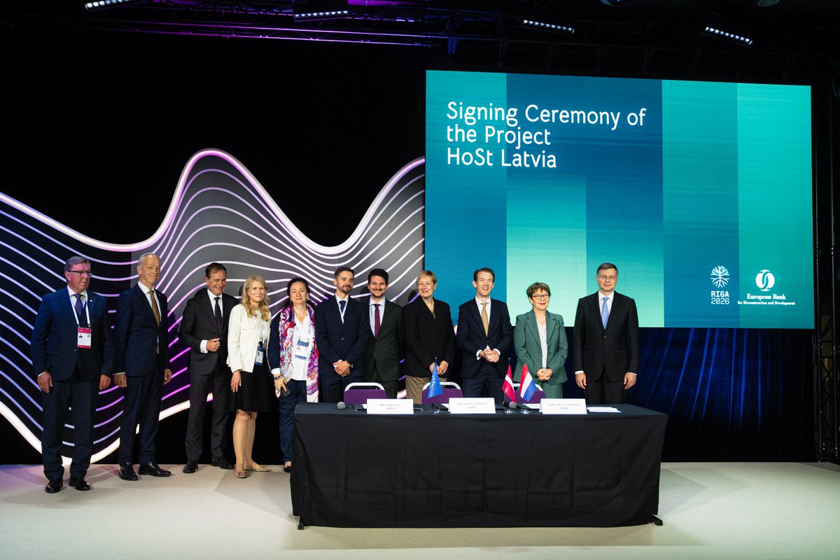 Finmin's tweet photo. 🤝ERAB gada sanāksmes laikā Rīgā finanšu ministrs @MarisKucinskis  piedalījās Eiropas Savienības un @EBRD / ERAB vienošanās parakstīšanā par sadarbības paplašināšanu #InvestEU programmas ietvaros. https://t.co/nTtczXl2zf