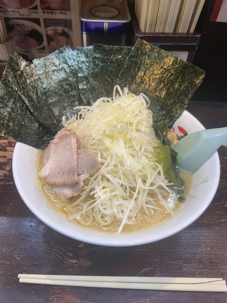 siamese_1211's tweet photo. 昨日の深夜ラーメン
海苔無し､ネギ無しで頼んだのに
海苔増し､ネギ増しで来たよ。
食べられなかったよ。

てことで本日ラストまで居ちゃいます👏 https://t.co/Jlsy9fcoXF