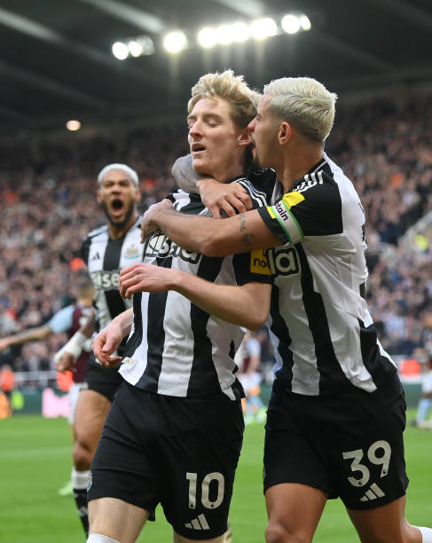 N6ibra's tweet photo. Day 49

#Howeout #NUFC 
#كل_يوم_صورة_لنيوكاسل_حتى_ينطرد_هاو 
#DailyPhotosUntilHoweGetsSacked https://t.co/IUByiaBUJy