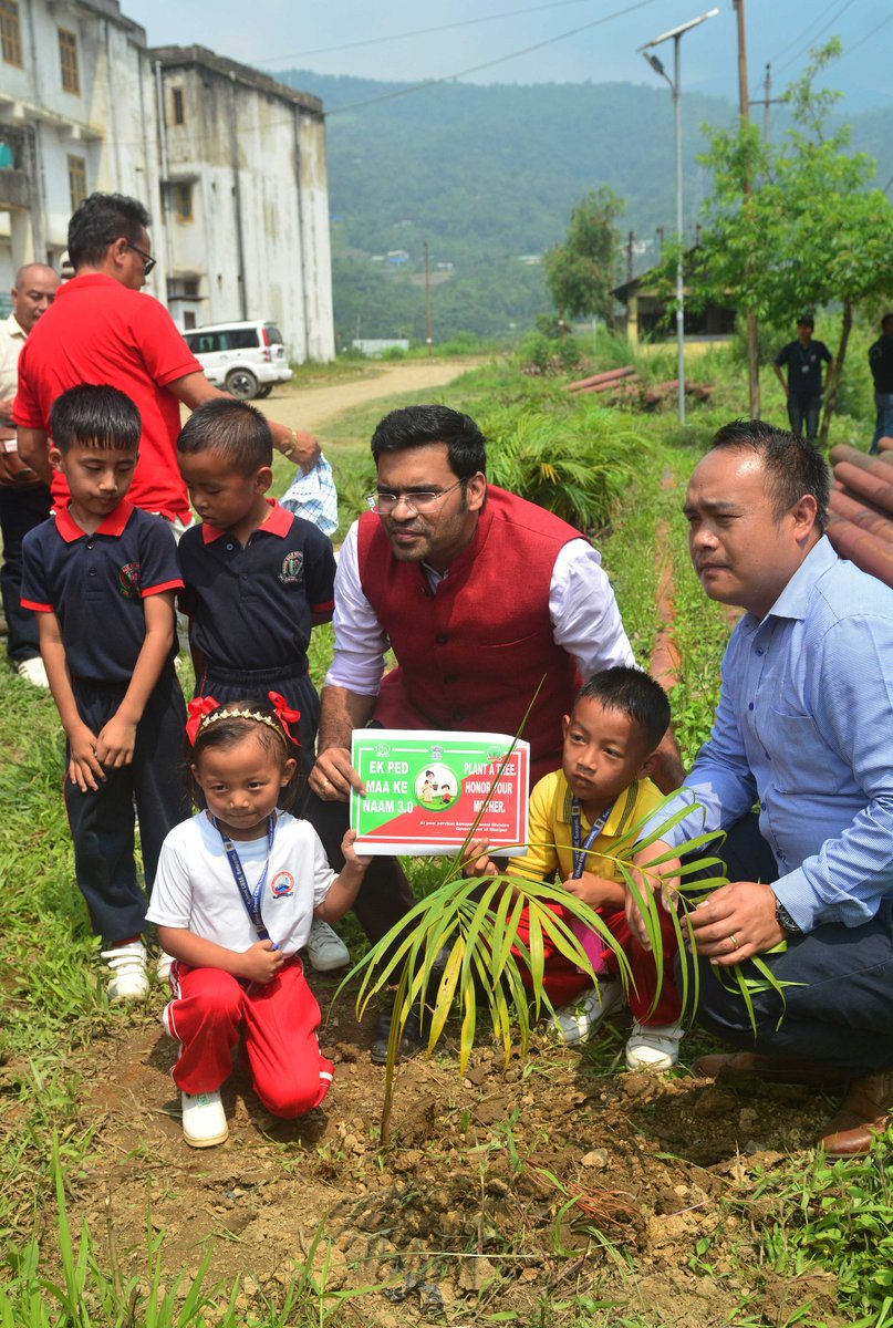 DioSenapati's tweet photo. On #WorldEnvironmentDay, District Administration Senapati & Forest Division launched ‘Ek Ped Maa Ke Naam 3.0’! 🌍🌱
​Led by DC Dharun Kumar S, IAS, the initiative kicks off the planting of 10,500+ tree seedlings across the district. Plant a tree for Mother Earth!
​#WorldEnvironmentDay2026 #EkPedMaaKeNaam #SenapatiCares #GreenIndia