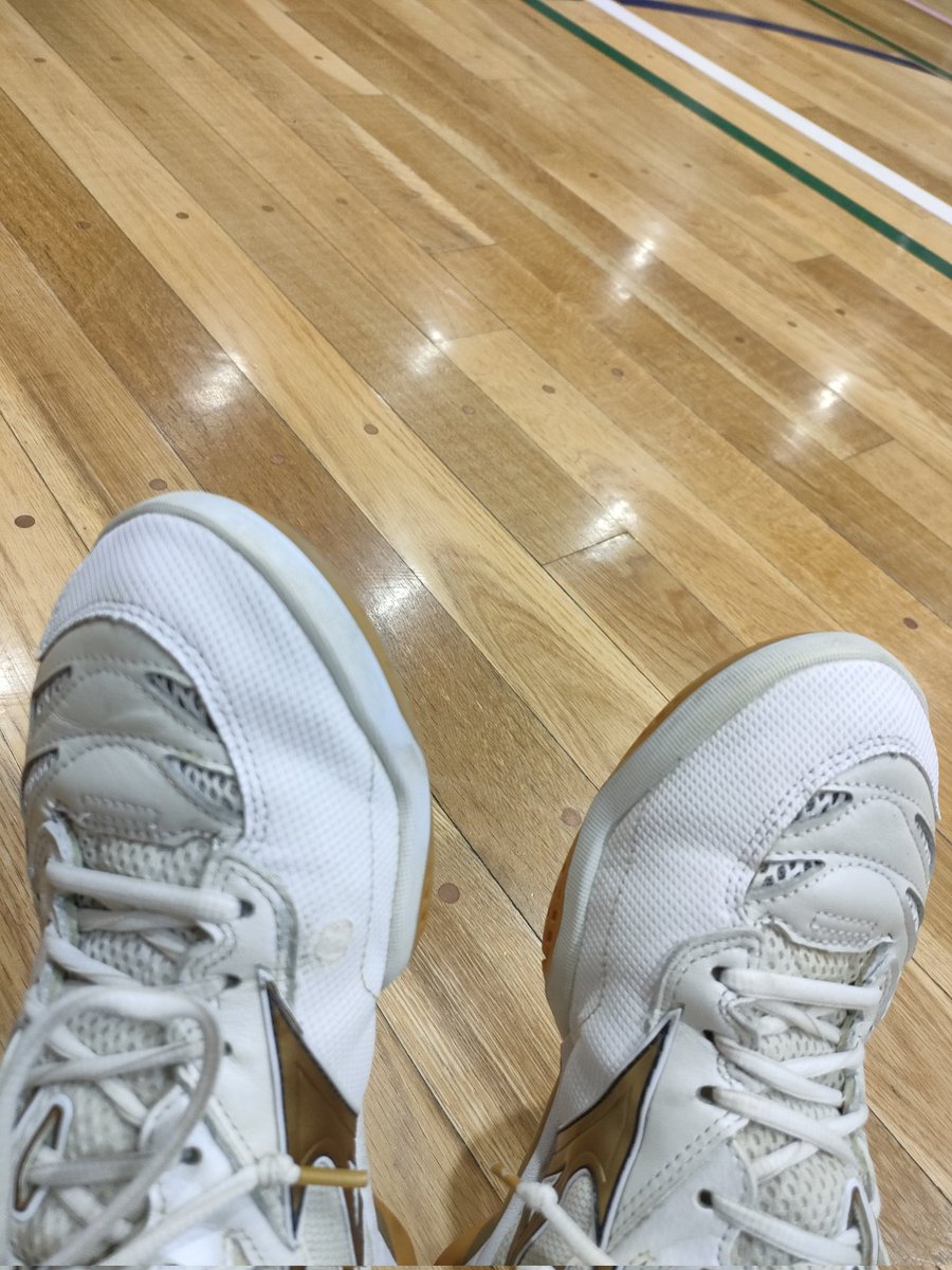 I_Yuichi's tweet photo. ひーさーしーぶーりー
です！！

仕事終わって練習きてます😆🏸

みなさん、よい週末を😊👍 https://t.co/g7gxdpzlPJ