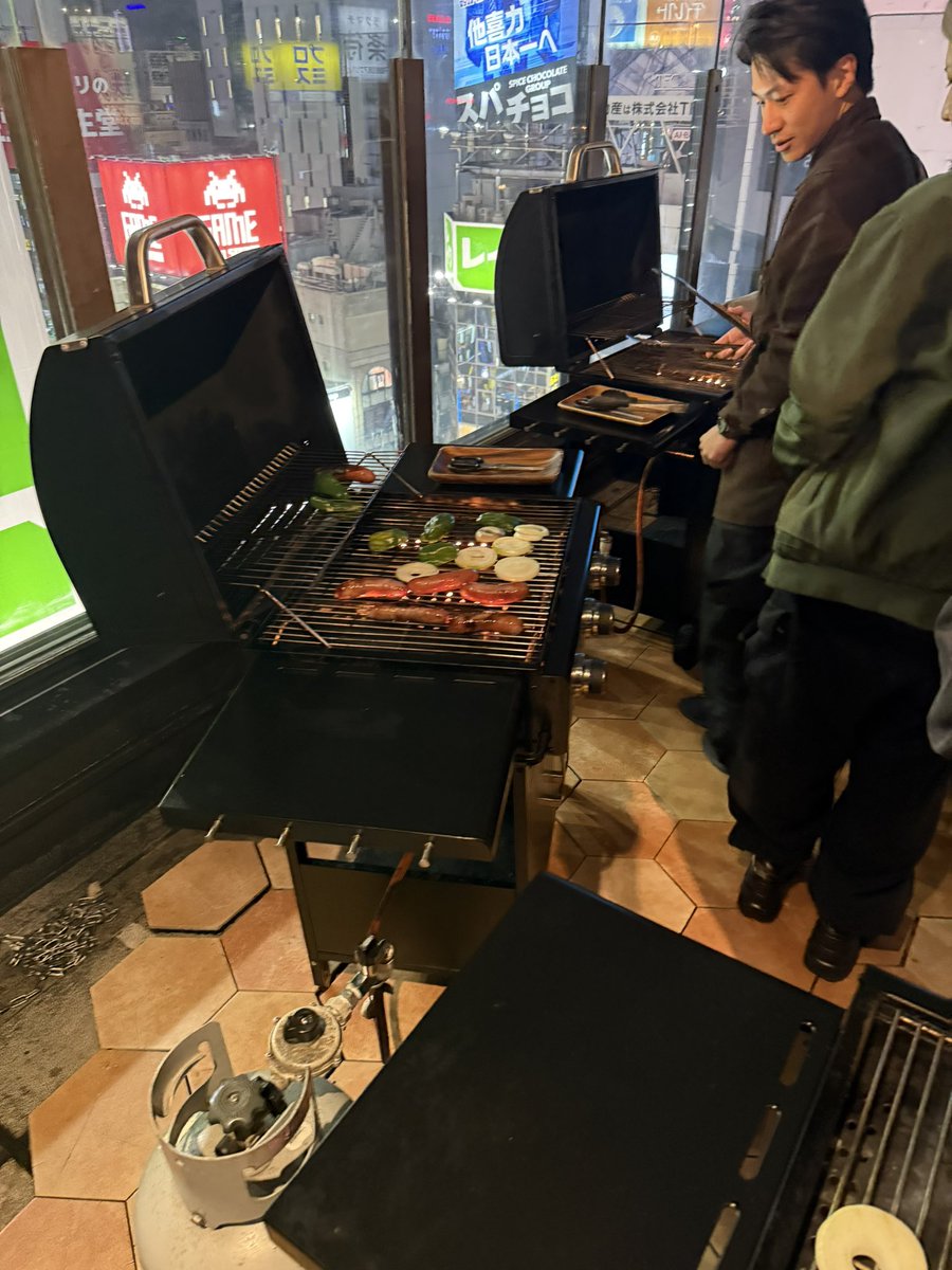 mediaexceed's tweet photo. 新入社員も増えて、ちょっと寒いですがメディアエクシードBBQ開始です！
山田さん快気祝い、新卒入社、新入社員入社の歓迎を兼ねて！楽しみます(^^) https://t.co/1Ha7TiSOyU