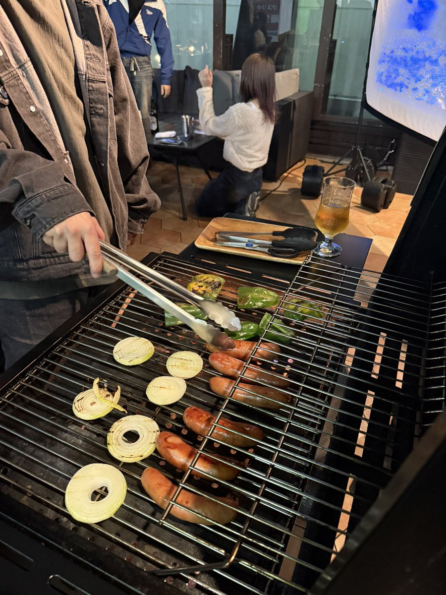 mediaexceed's tweet photo. 新入社員も増えて、ちょっと寒いですがメディアエクシードBBQ開始です！
山田さん快気祝い、新卒入社、新入社員入社の歓迎を兼ねて！楽しみます(^^) https://t.co/1Ha7TiSOyU