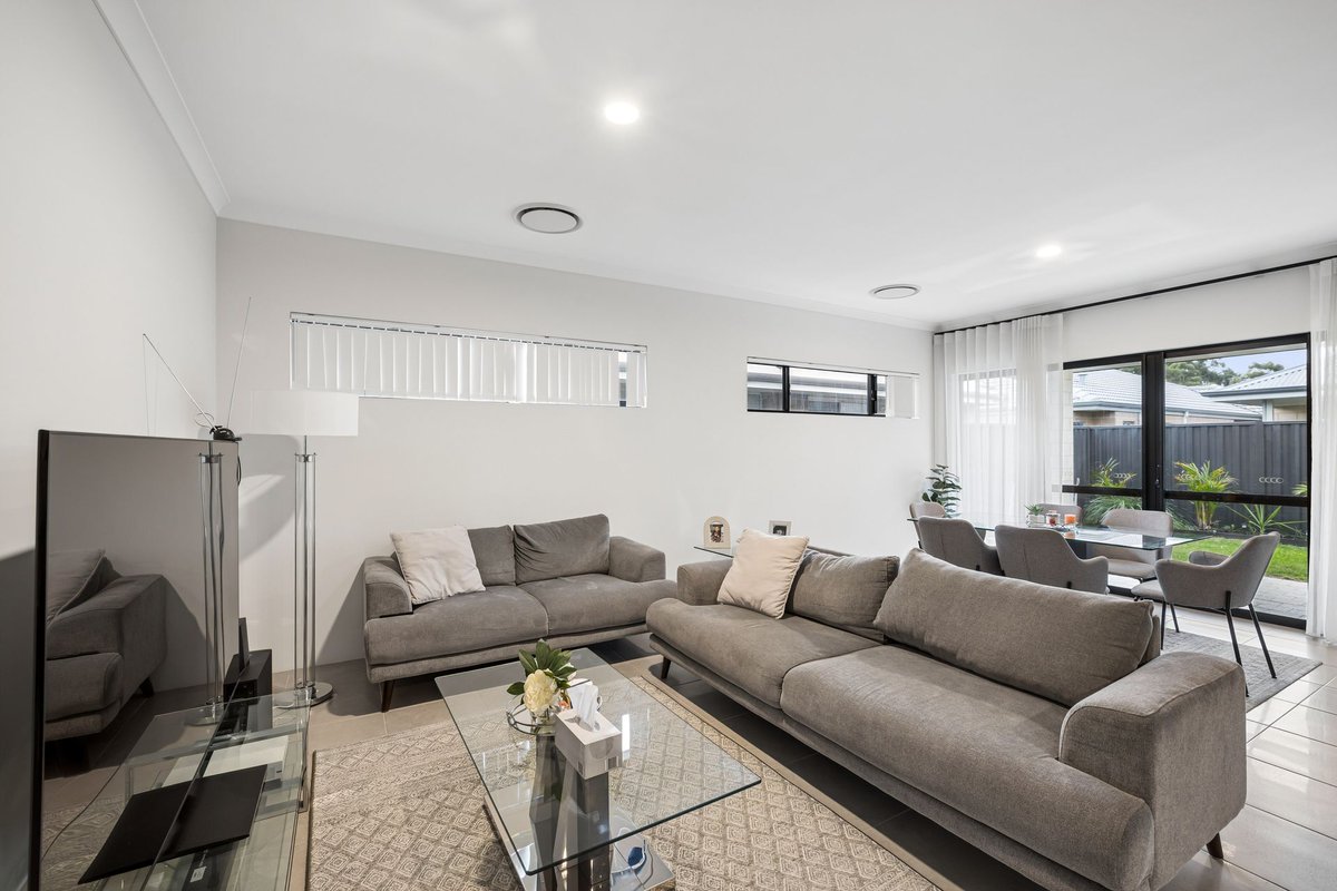 Adamtheagent's tweet photo. ✨ JUST LISTED ✨ 
🏡 20 Dynasty Way, Forrestdale
🛏️ 4 🛁 2 🚗 2
Suits buyers from $900,000

Modern, stylish and designed for easy living, this stunning 4 bedroom, 2 bathroom family home offers the perfect blend of comfort, space and convenience.

https://t.co/GZweHdEeCv https://t.co/HLIWwTJkPE