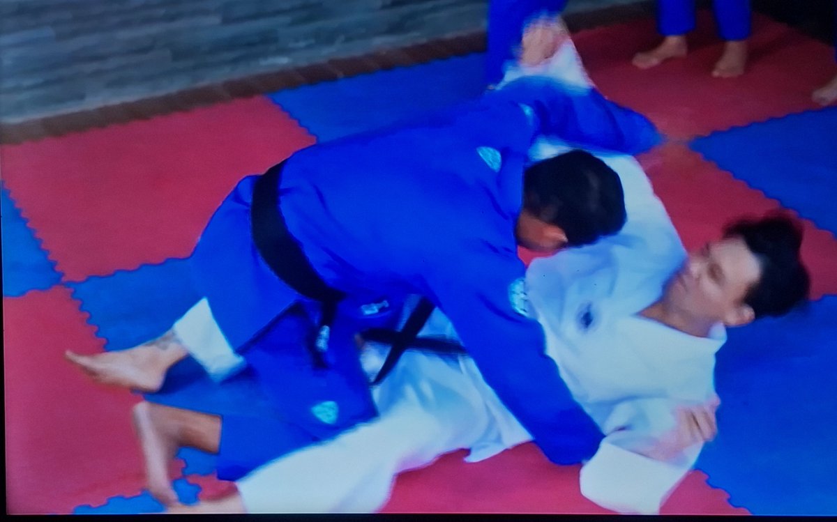 raecursive's tweet photo. Eh tunggu-tunggu… Seru banget loh guys duel Sena Jiu‑Jitsu lawan Dipa Taekwondo! 🤩🔥💪

#TerikatJanjiEp62 https://t.co/BOhpeMmZYh