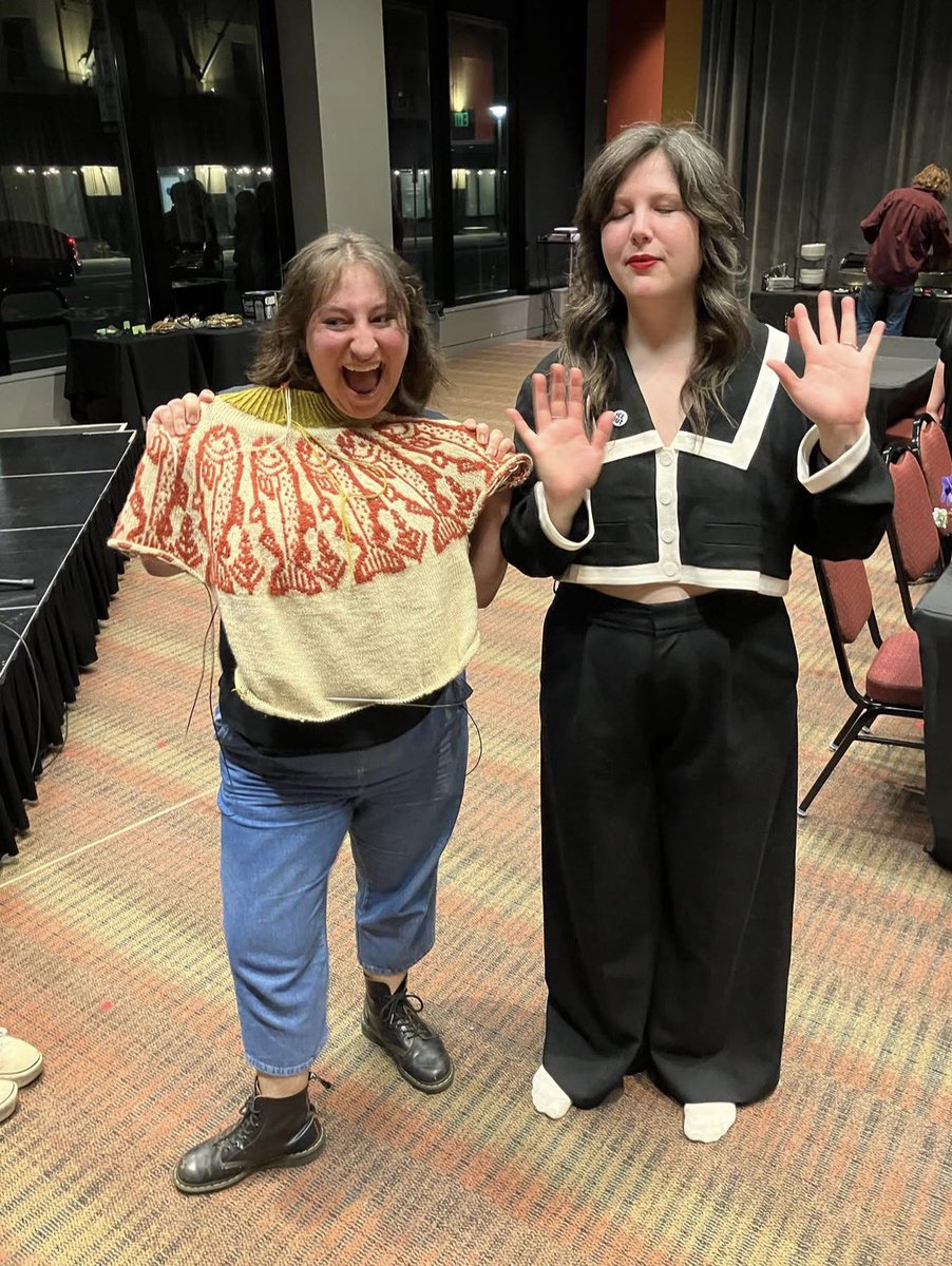 lucydacushq's tweet photo. lucy with a fan at the bellingham show !!
from @ mediocre.mag1c on instagram ✧.* https://t.co/JAc9EVmule