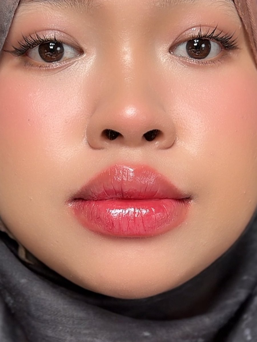 dairypinkid's tweet photo. Ketemu liptint murce dengan stain cakep begini, shadenya kalian harus liat AK NAKSIR SEMUAAA

Lewat mulu di timeline, akan aku swatch all shadenya 🫣👇 https://t.co/P01yCqJY5U