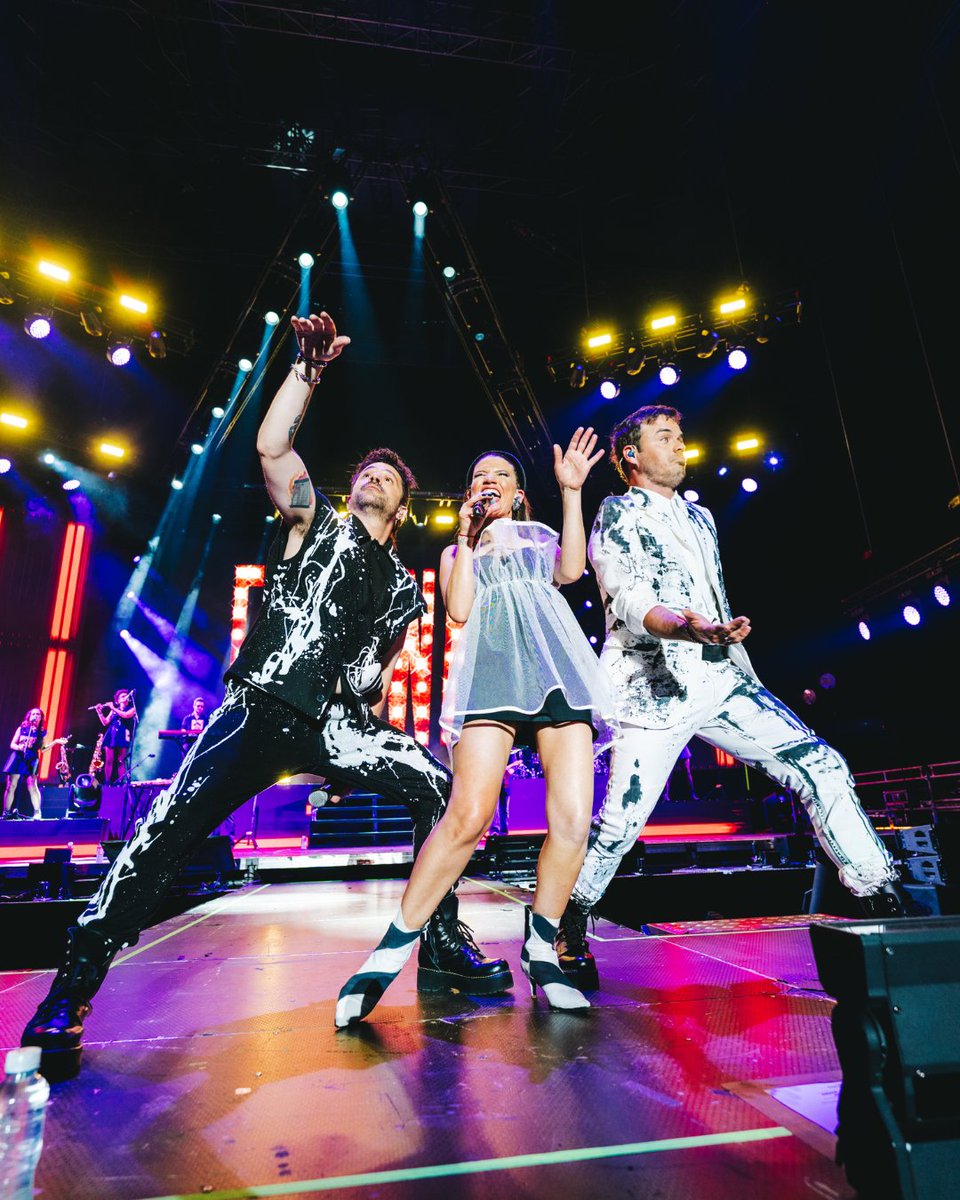 MovistarArenaEs's tweet photo. 🔙 Hace un año… Erreway regresaba por todo lo alto con un concierto histórico en el #MovistarArena de Madrid.

¿Estuviste? https://t.co/631ujaSvjD
