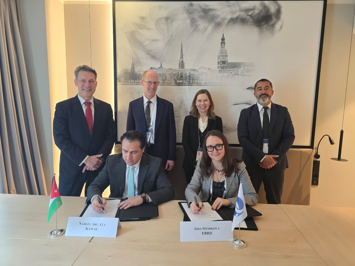 EBRD's tweet photo. We're providing a loan of up to $12.1M to Kawar Energy, a leading Jordanian renewable energy company.

The financing will enhance its financial flexibility, driving forward the expansion of its renewable energy pipeline across Jordan.

https://t.co/852nvRv52x https://t.co/EnH62WWrlv