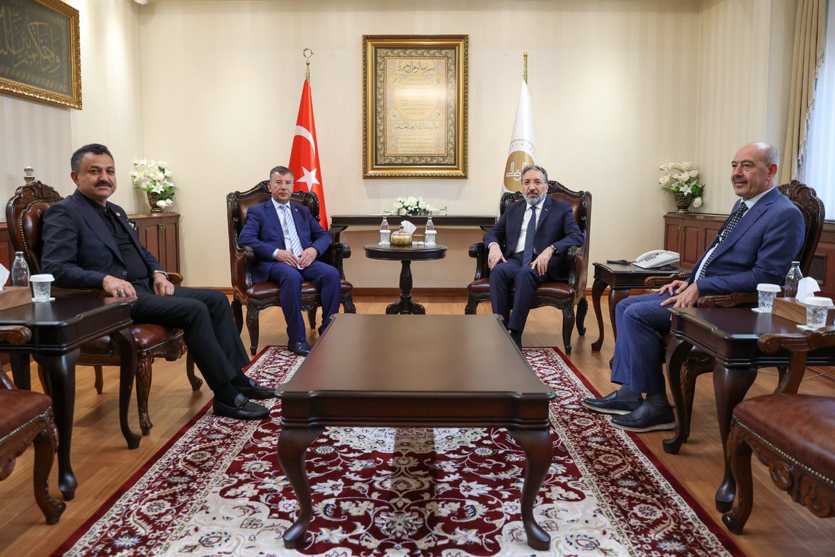 malicevheri's tweet photo. Milletvekilimiz Hikmet Başak ve Besi OSB Mütevelli Heyet Başkanımız Mehmet Kaya ile birlikte, Diyanet İşleri Başkanımız Sayın Prof. Dr. Safi Arpaguş’u ziyaret ettik.

Peygamberler şehri Şanlıurfa’mızın kadim manevi mirası, inanç turizmi potansiyeli ve toplumsal dayanışmamızı güçlendiren çalışmalar üzerine kıymetli değerlendirmelerde bulunduk.

Medeniyetimizin mayasında yer alan kardeşlik, birlik ve manevi değerlerimizin gelecek nesillere aktarılması noktasında yürütülen hizmetleri önemsiyoruz.

Nazik kabulleri için Sayın Başkanımıza teşekkür ediyor; ülkemiz, milletimiz ve Şanlıurfa’mız adına hayırlı çalışmalar diliyorum.

@akparti @HikmetBasak_63 @diyanetbasin @DIBSafiArpagus