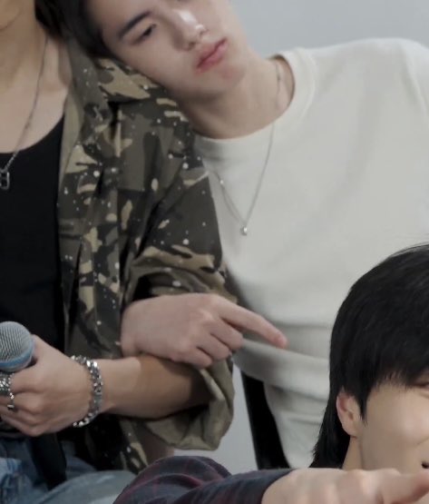 areamunx42's tweet photo. อยากมีไหล่เธอซ์ให้ซบเหมือนเฮียอ่าา👀👀👀 https://t.co/fSZwXkyk0Y