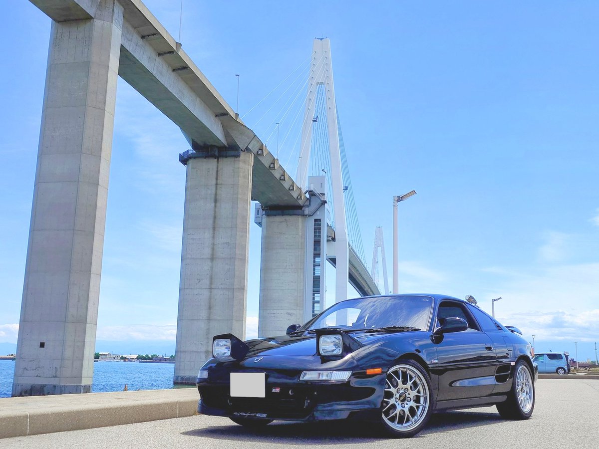RYE_SW20's tweet photo. SW20のここが◯
・日本車離れしたデザイン
・ステア操作とペダルワークに忠実な旋回性
・小回りが利く
・普段使いもできる
・3Sが頑丈

ここが✕
・3Sのフィールが雑
・2-3速が離れすぎ
・トランクに食品は厳禁
・エンジンフードの支え棒ホルダーがやたら割れる
・女子ウケ悪い
・変なヤツが寄ってくる https://t.co/owH7AWhGh4