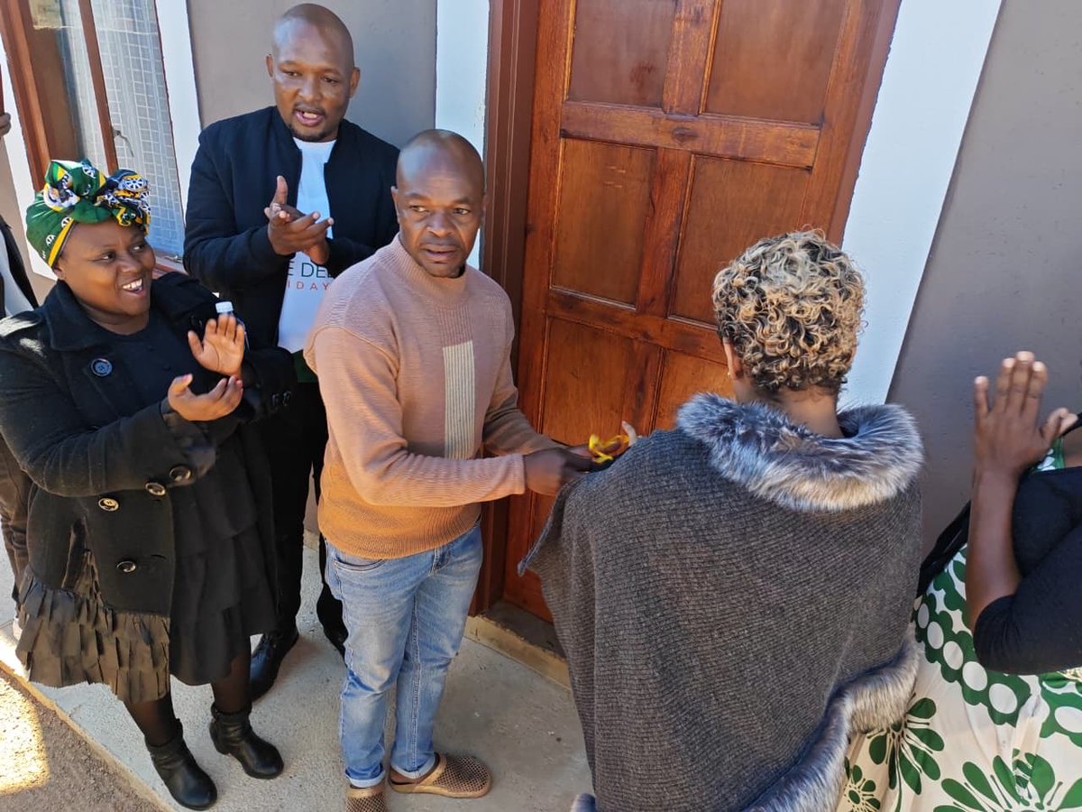 aaron_mmc26087's tweet photo. Second stop for the day: Gauteng MEC for Human Settlements, Tasneem Motara, and Tshwane MMC, Aaron Maluleka, handed over 17 houses to rightful beneficiaries in Block MM, Soshanguve. Restoring dignity through housing delivery. ๐ก #HumanSettlements #Tshwane
@CityTshwane @maluksa https://t.co/3enFiKCZ7C