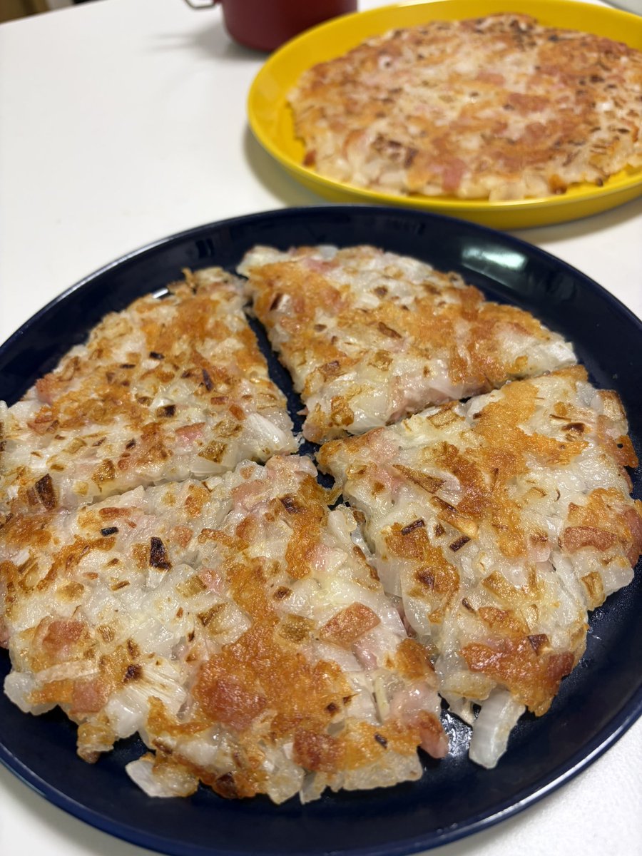 mamehotoke's tweet photo. 子が幼稚園の行事で新玉ねぎを収穫してきて、何にして食べたいか聞いたら「カリカリたまねぎ！！（我が家での呼称）」と申請があったので、作りました🧅🧅🧅何年も前から数え切れないくらい作ってるけど、今日も美味しい！！山本ゆり先生ありがとうございます！大好き！！！ https://t.co/78TPwCUOgz