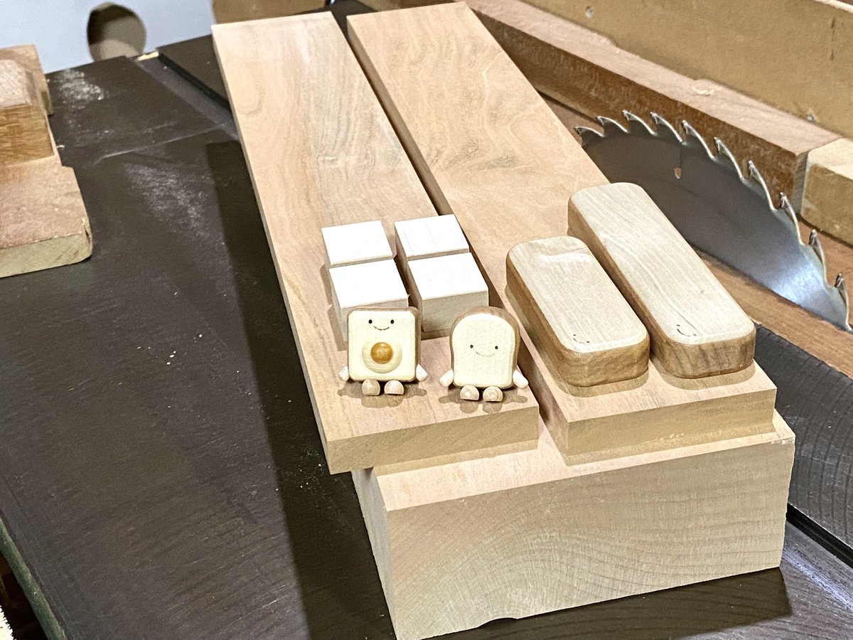 magtouchjp's tweet photo. トースト、たまごパン、クッションの種木を製材中です🪚。この種木が無くなると本当に何も作れないです💦。大変な作業なのでなるべくいっぱい作ります。6月20,21日はヨコハマハンドメイドマルシェです😆。 https://t.co/j4al8ofErq
