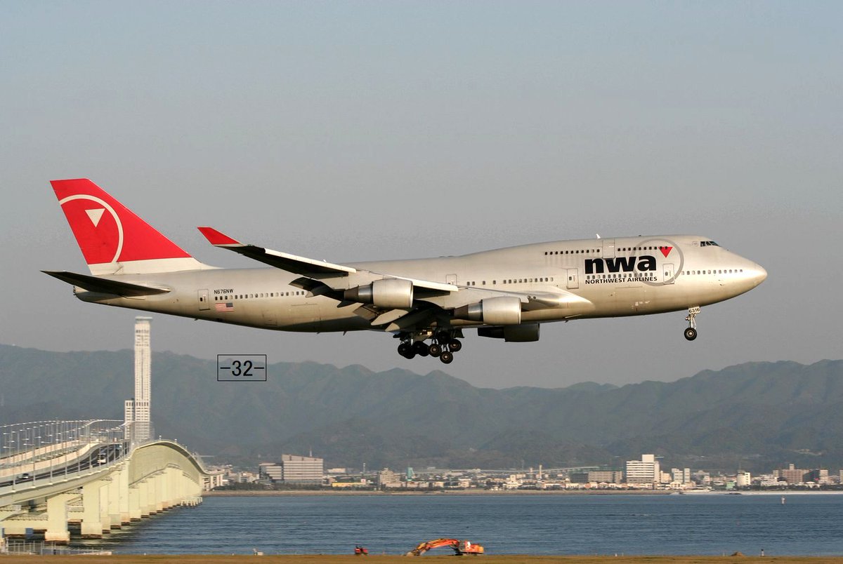 ノースウエスト航空 Northwest Airlines N676NW Boeing 747-451 関西