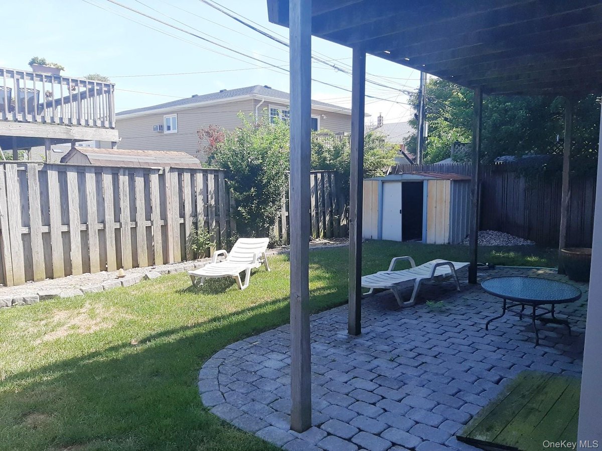AdamButter's tweet photo. 571 W Hudson Street, Long Beach, NY, 11561
2 bed | 1 bath 1200 Sq. Ft.
Active | 3700
https://t.co/3PLo2E74mE
Mint 2 bed lower apartment in 2 Family House. Updated Kit. Large updated Bath. Shared use of Laundry room and garage. Parking in driveway. Heat Included. Rear yard.... https://t.co/uFyiIJPpDX