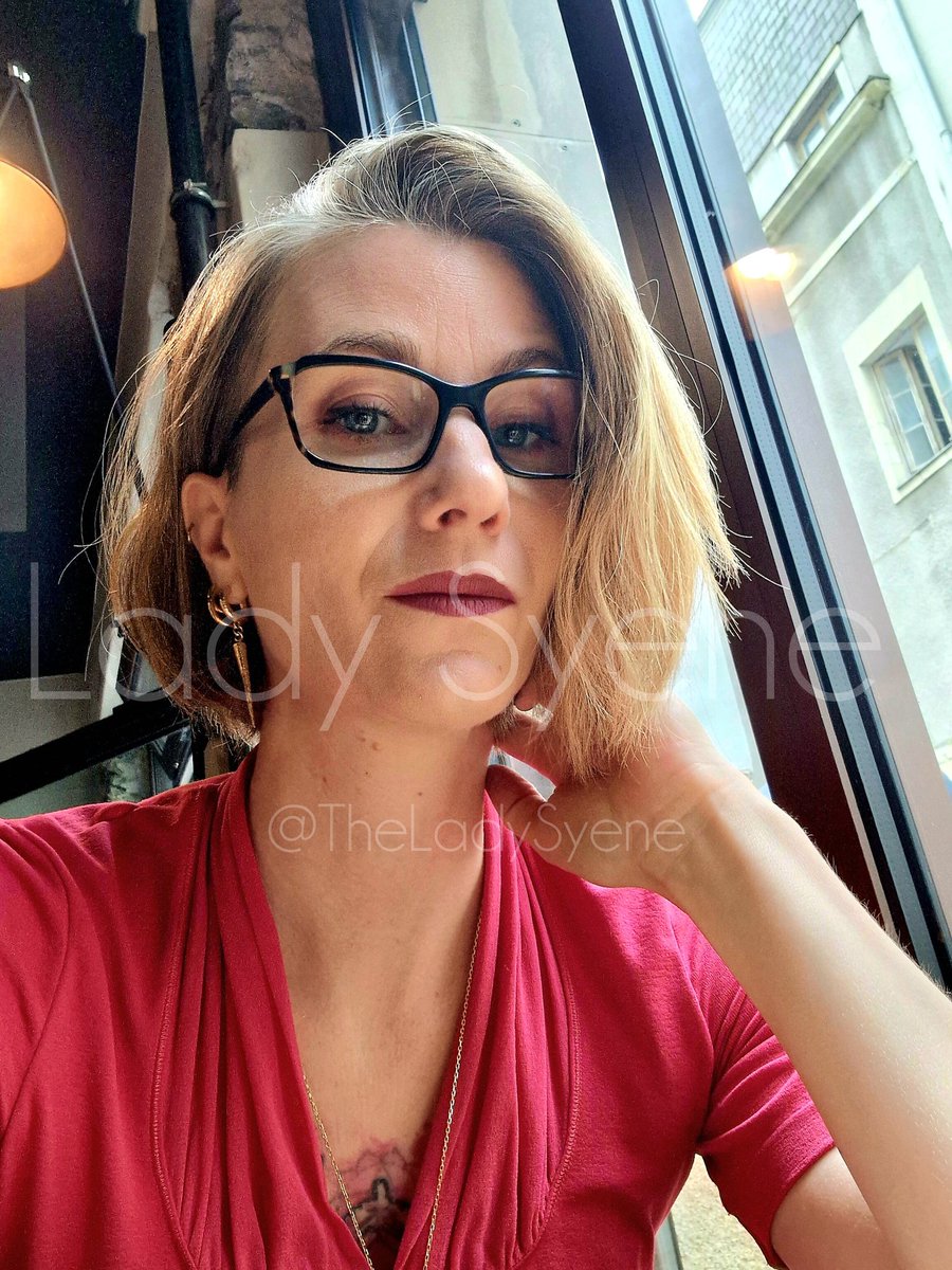TheLadySyene's tweet photo. L’autorité silencieuse d’un regard vaut parfois bien plus que de nombreux mots. https://t.co/mFrYzgtf1l