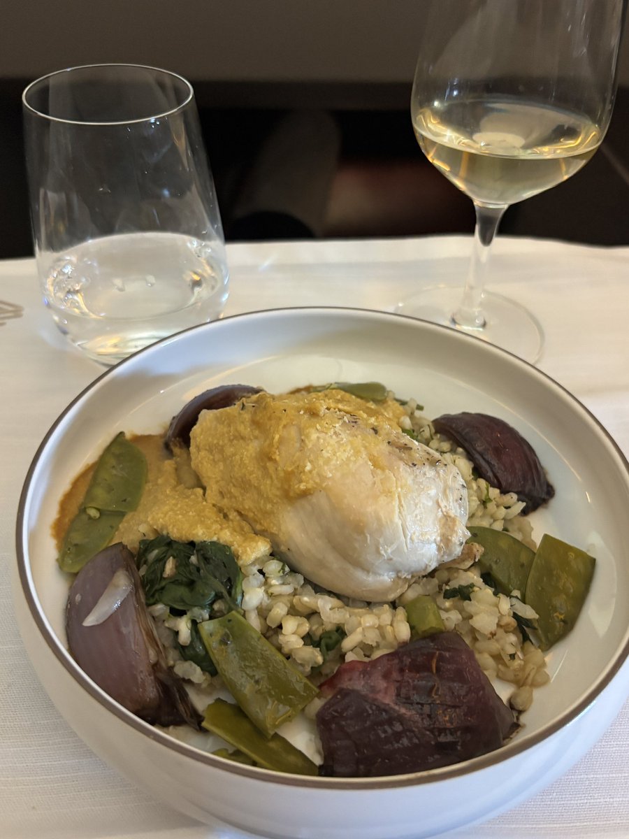 Allplane's tweet photo. First ever flight on @LATAMAirlines Premium Business Class on a B777-300ER and lots of positives to report on: very spacious seat with huge and soft footwell, very tasty food and good IFE selection. Flight review coming up soon! https://t.co/yB5P4UYjFd