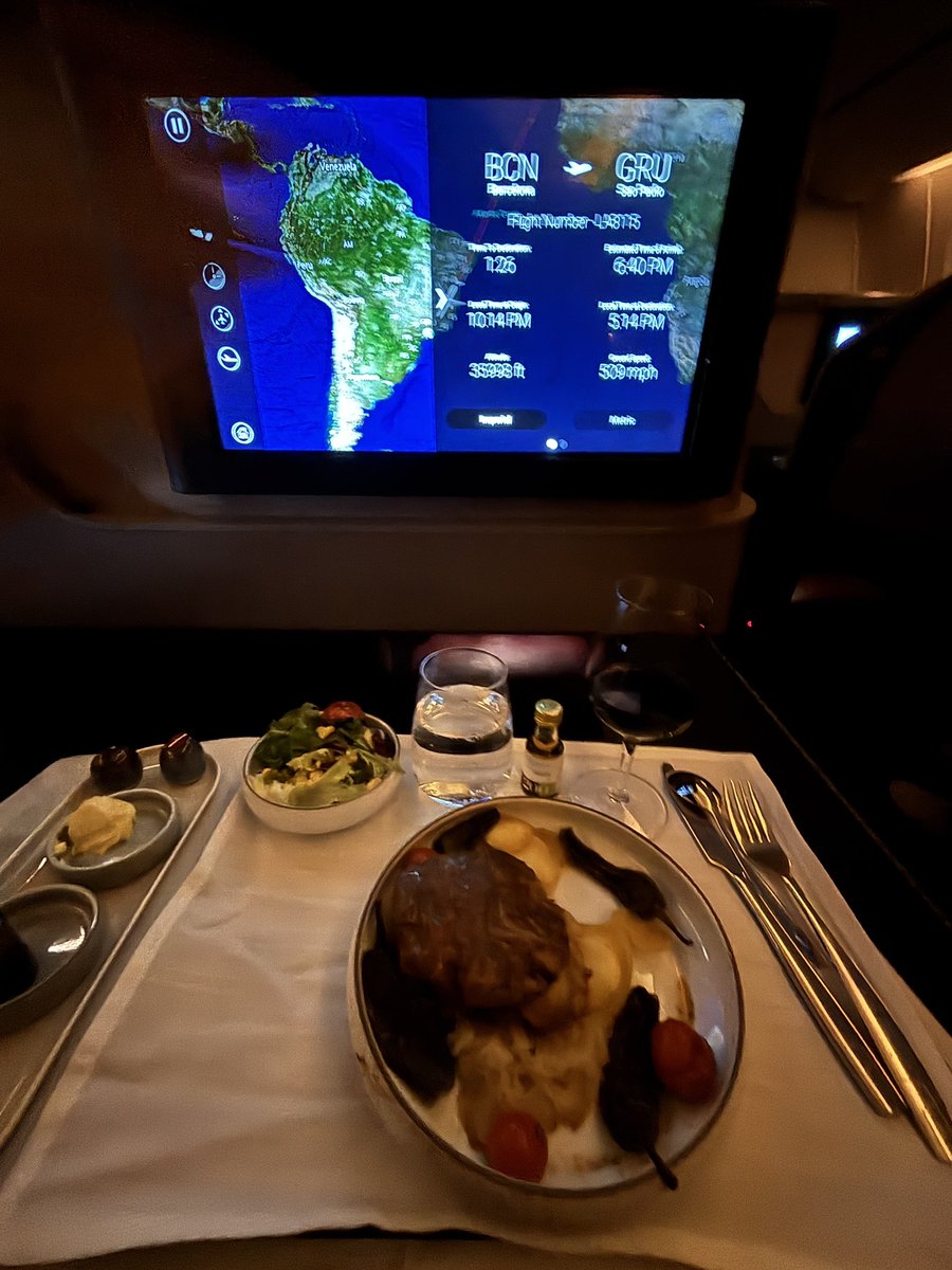 Allplane's tweet photo. First ever flight on @LATAMAirlines Premium Business Class on a B777-300ER and lots of positives to report on: very spacious seat with huge and soft footwell, very tasty food and good IFE selection. Flight review coming up soon! https://t.co/yB5P4UYjFd