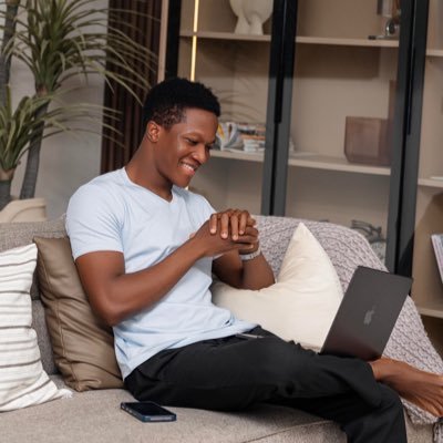 thefxguy_2's tweet photo. 🚨 HabbyFx vs Ahmed XM is trending🔥

 Ahmed XM said he went to HabbyFx trading floor to “mingle with the right mindset, not to learn trading.”Mindset or actual mentorship? Forex community, what’s your take?👇 @Habbyforex_
 @ahmedxm01
#HabbyFx #AhmedXM #ForexNigeria https://t.co/awQMQwxjnb