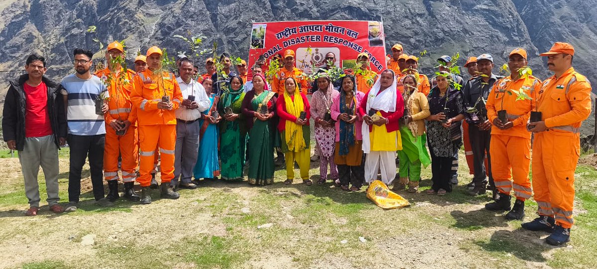 15bnNdrf's tweet photo. 🌱 On #WorldEnvironmentDay, 15 Bn NDRF organised a massive plantation drive! The Unit planted 1,500 saplings of various species at BHQ and pre-monsoon deployment locations in Uttarakhand. Committed to a greener, safer future. 🌲✨
@NDRFHQ @ndmaindia @ukcmo @ANI @PIB_India https://t.co/4jZ6xYfSaW