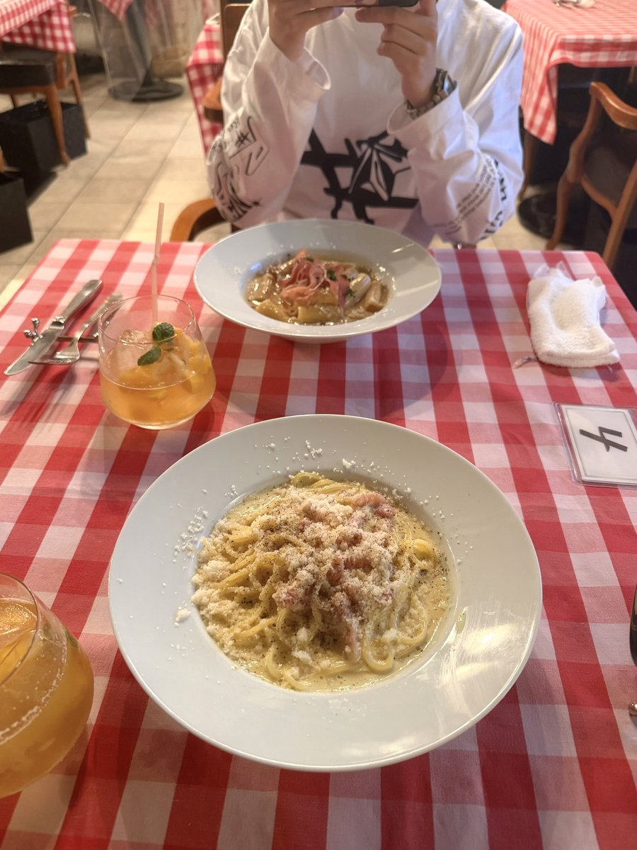 BANGERS_JIN's tweet photo. とっしーと遊びに行って来た〜！
2人で話すとお互い関西弁全開すぎて楽しい🫶
初めて遊んだ時から一年半経ったらしい
やっぱり最高のお友達☺︎✌︎

#ICEx #BANGERS https://t.co/t2b4kuwXDA