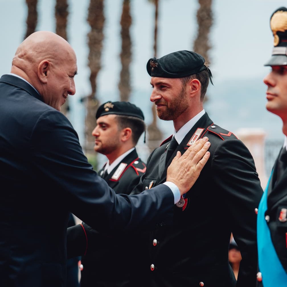 _Carabinieri_'s tweet photo. #FestArma2026: vengono consegnate medaglie al valore a militari dell’Arma protagonisti di atti di coraggio in servizio, insegne del grado superiore ad atleti promossi per meriti eccezionali e premi annuali a Comandanti di Stazione #Carabinieri https://t.co/ISbmjLd6F9