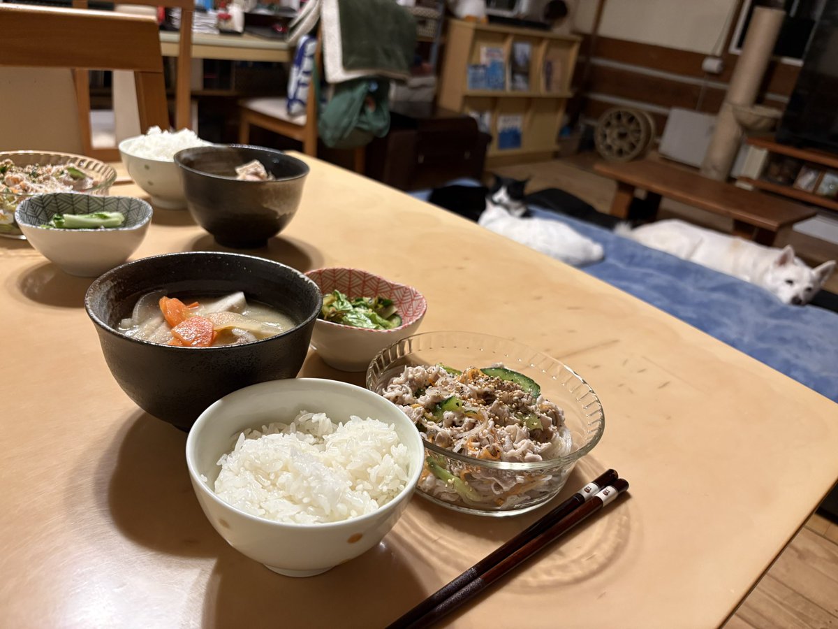 nmB4RSK's tweet photo. はらへったなー https://t.co/Di10I1Isk4