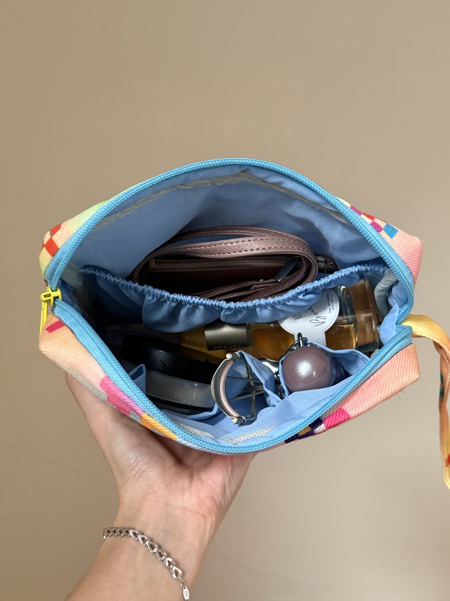 beautales_'s tweet photo. kalian harus tau ini buatan ilustrator autis &amp; crafter tuli!! CANTIK BGT… BANYAK COMPARTMENTSNYAAA!!! 

🖇️ https://t.co/JjEYVvzDPT https://t.co/pVKYlKxwoP