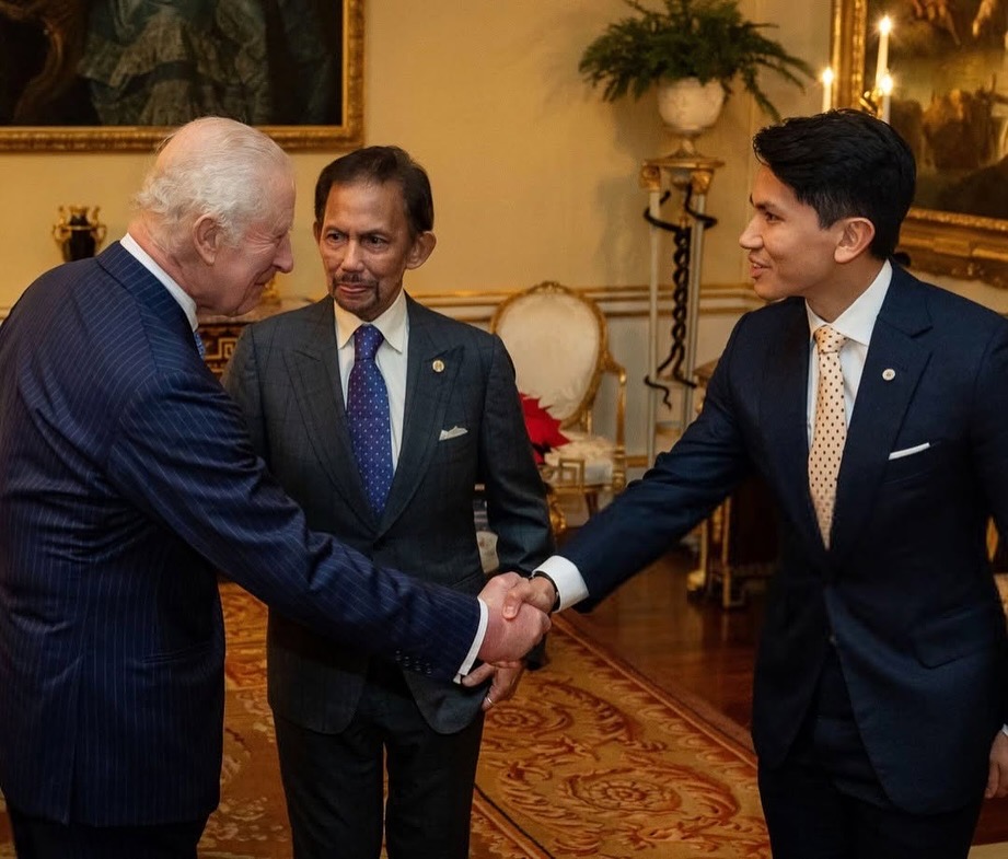 ukmissionasean's tweet photo. Warmest congratulations to HRH Prince Abdul Mateen, following his recent appointment as Minister of Foreign Affairs.
 
A Sandhurst graduate, British Army Commando &amp; trained RAF helicopter pilot. We look forward to continuing our close collaboration him in Brunei &amp; across @ASEAN. https://t.co/eFLmgn2n2y