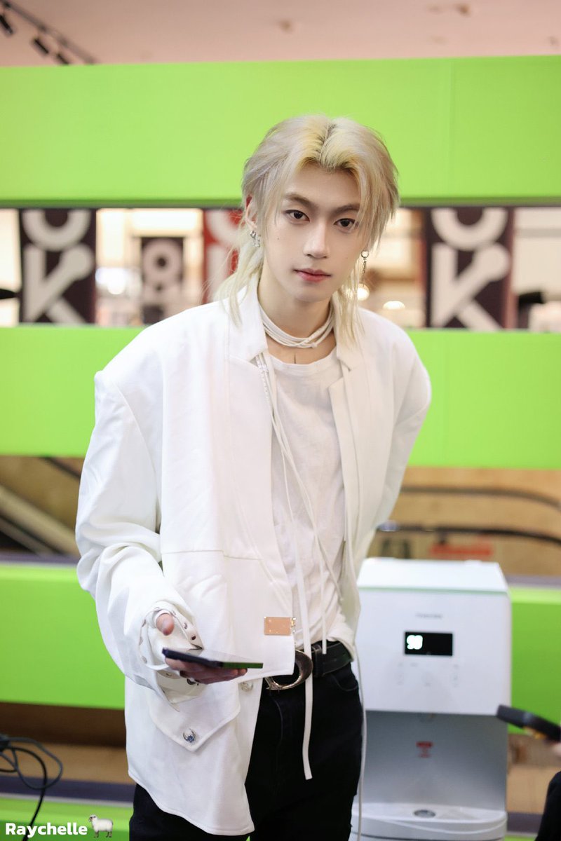 starxing0808's tweet photo. 화면 너머에 있는 싱콩을 꿰뚫어 보는 또렷한 눈동자가 마음에 들어🫰 https://t.co/mSn0yASiq6