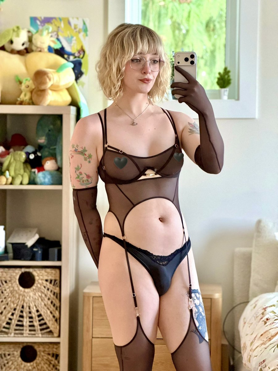 yourfavriteg2's tweet photo. ok just pretend the underwear matches https://t.co/lQfXIwOCyB