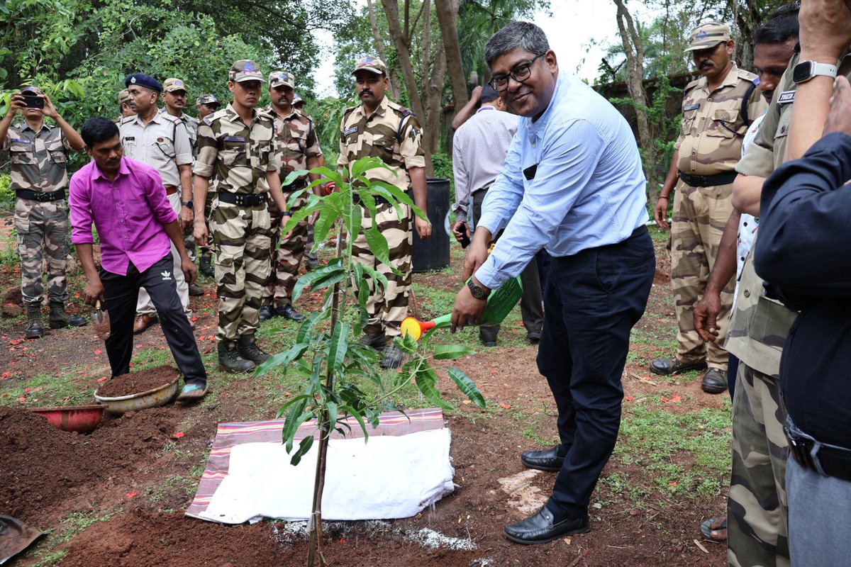 chairmanmgpt's tweet photo. Led by MPA Chairperson Dr. N. Vinodkumar, alongside Dy Chairperson Shri Vinayaka Rao, HODs and the employees, the initiative highlights the Port's ongoing mission to expand its green cover. https://t.co/5uP0rmnuvr