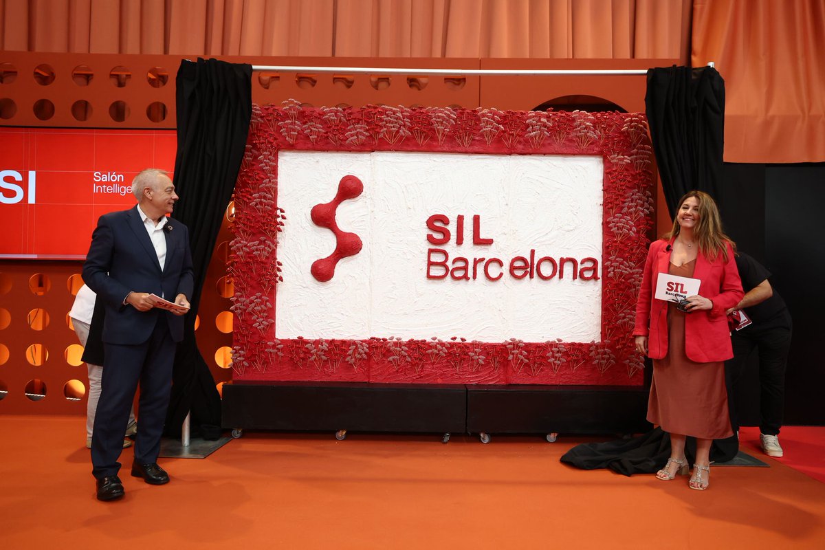 SILBarcelona's tweet photo. Novedad: ¡El SIL estrena nueva marca! @pere_navarro y @SorigueBlanca han presentado esta nueva imagen https://t.co/GG9MWzShli