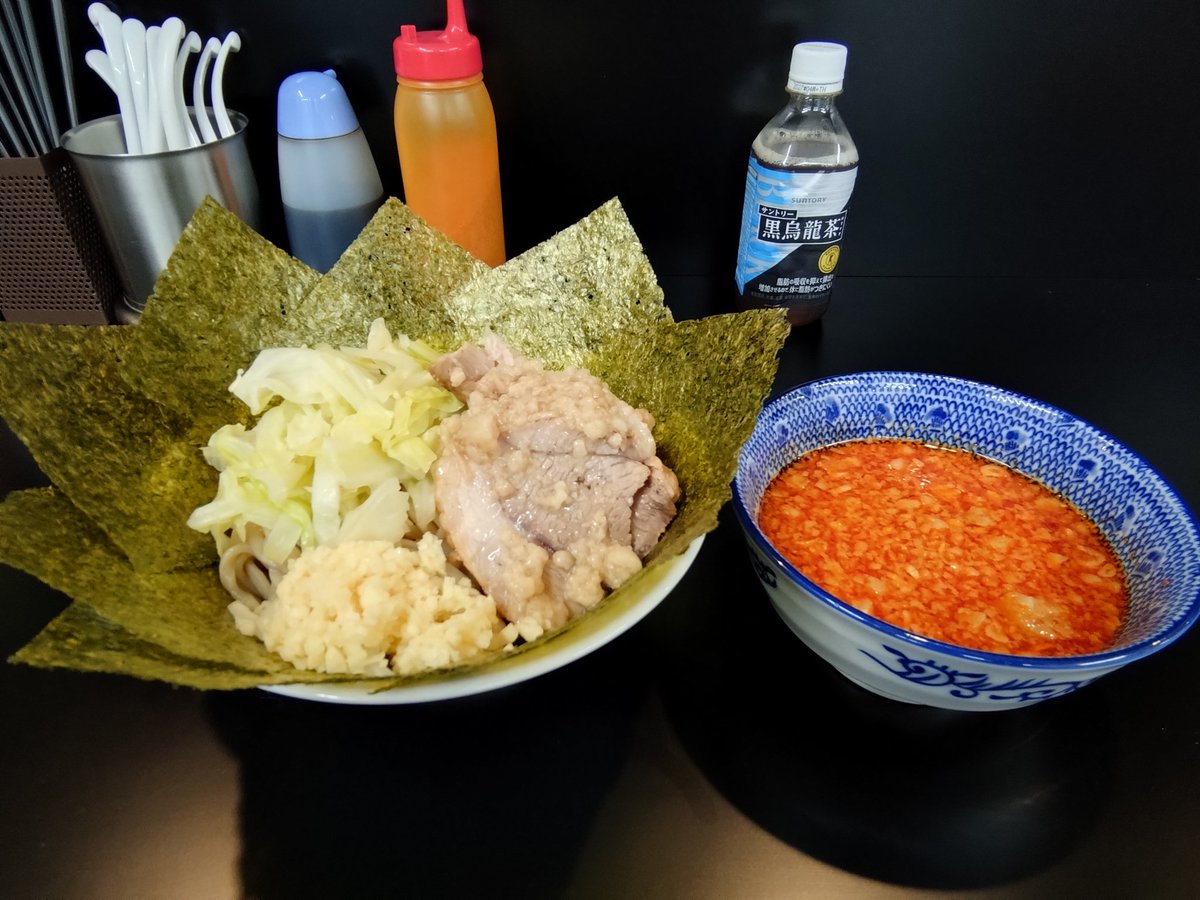 genkiw's tweet photo. ハイパーファットン@新羽で限定の辛い塩つけ麺200gNA+海苔
ぐるりと一周するここの海苔トッピングは見た目も華やかだが、サイズ的にしっかりとした食べ応えがあって良き。
麺減らした事もあってか、シークワーサーも良い味変で一瞬で食べ終わってしまった。 https://t.co/WZLbNdYY5R