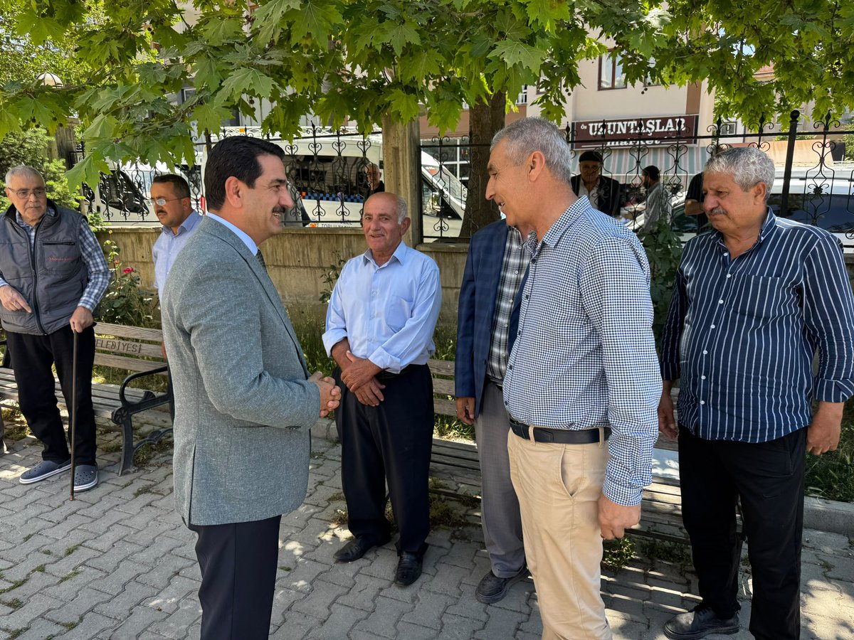 avbayramtaskin's tweet photo. Cuma namazını Ayşehan Camii’nde edâ ettikten sonra kıymetli hemşehrilerimizle bir araya gelerek, hasbihal ettik. https://t.co/kZUBen2VON