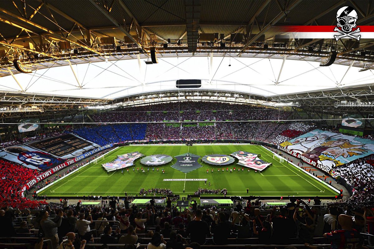 bukaneros92's tweet photo. LEIPZIG 2026, EL CUBREGRADAS

Imponente, antes de saltar los jugadores al césped, se desplegaba el tifo principal de la afición en nuestra grada, con una pancarta que parafraseaba el Himno del Centenario y con un solo deseo:

LLEVARNOS LA COPA AL BARRIO https://t.co/tcOCu0UGKk