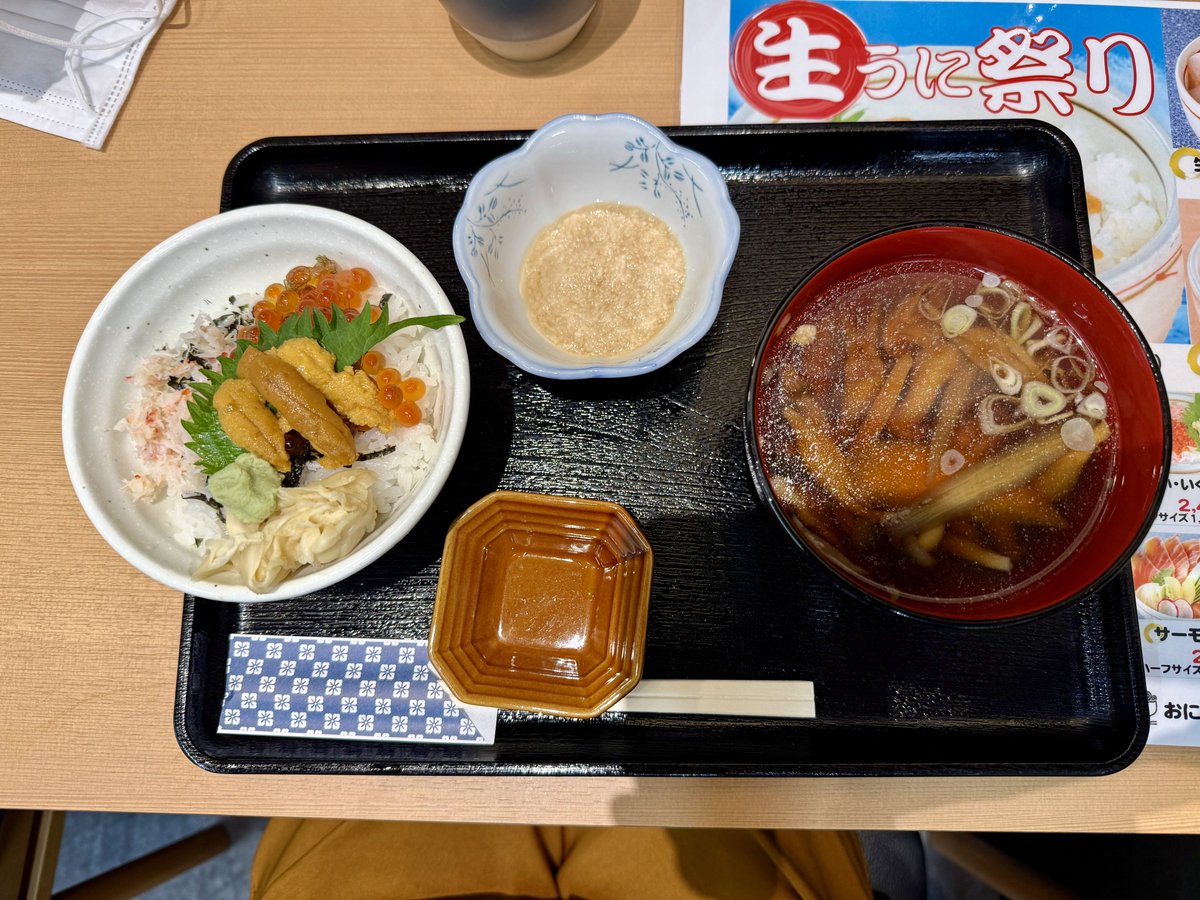 Pleasure7125's tweet photo. 今週の初訪問ランチ
八食センターの米八で
うにホタテハーフ丼
うにズワイガニいくらハーフ丼を頂きました。 https://t.co/LnqBwQtc66