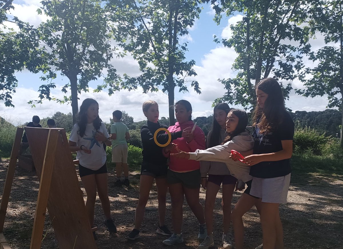 mdc_iris's tweet photo. Gaudint de les últimes activitats de les colònies: orientació QR 🧭, punteria 🎯 i quads 🏎️ https://t.co/p5KGmzegvk