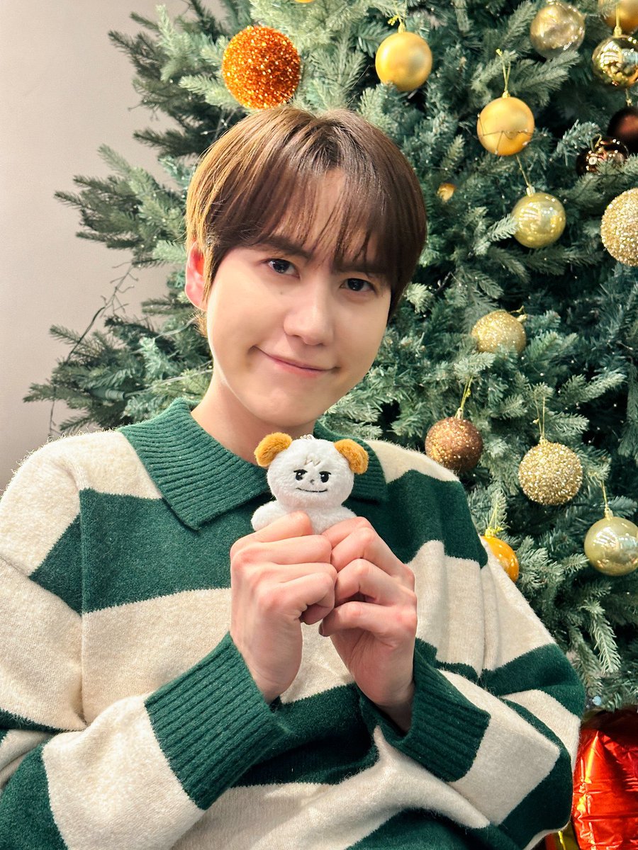 rbgus882323's tweet photo. 규현이 규매 따라할때마다 눈에 힘주고+입꼬리 올리는게 너무 웃겨.... 그렇게 안해도 똑같이 생겼다니까요ㅠㅠ https://t.co/0KufEy9VW5