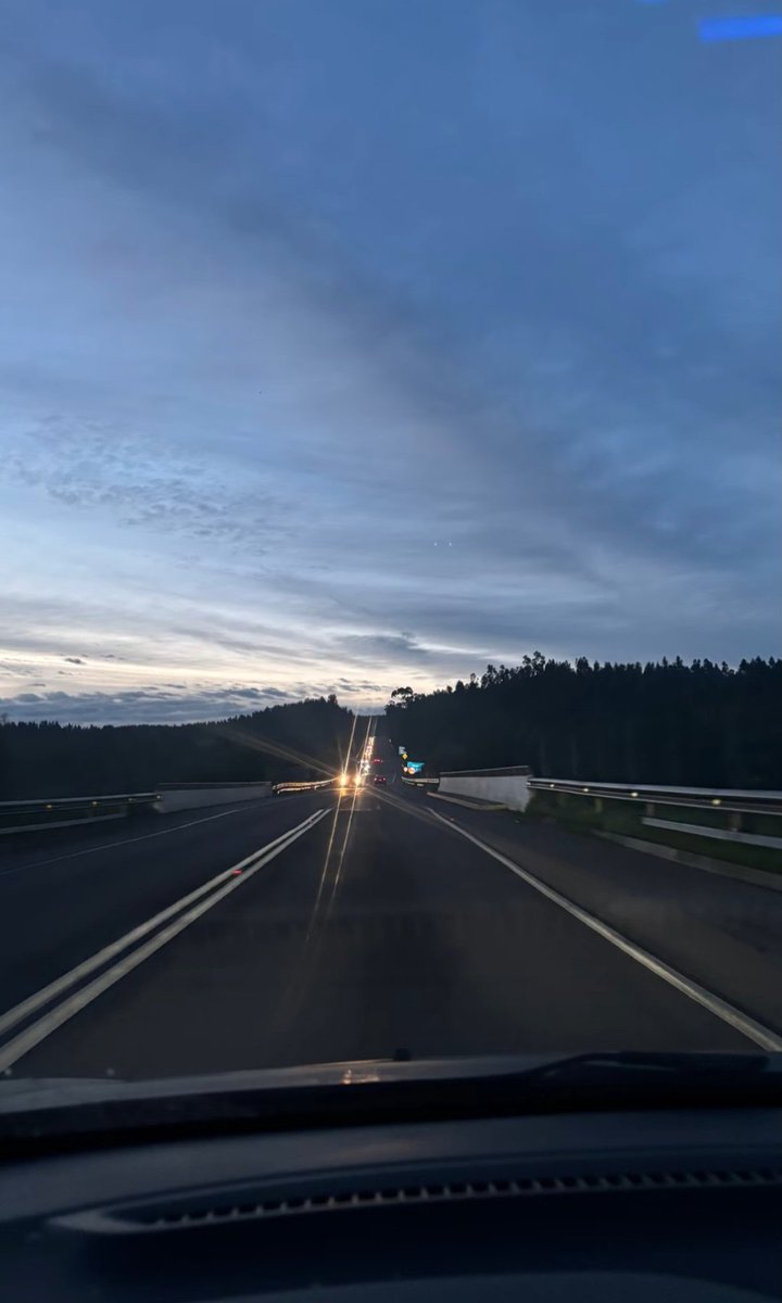interportuaria's tweet photo. 🚗✨✨🚗🎉🌞 ¡Último día laboral para muchos!
⚠️ Conduce con precaución. 🚦 Respeta las normas del tránsito. 🤝 Sé cordial con los demás conductores. 📵 Evita distracciones al volante
💙 ¡Que tengas un excelente fin de semana y un viaje seguro! https://t.co/W1RykuKzki