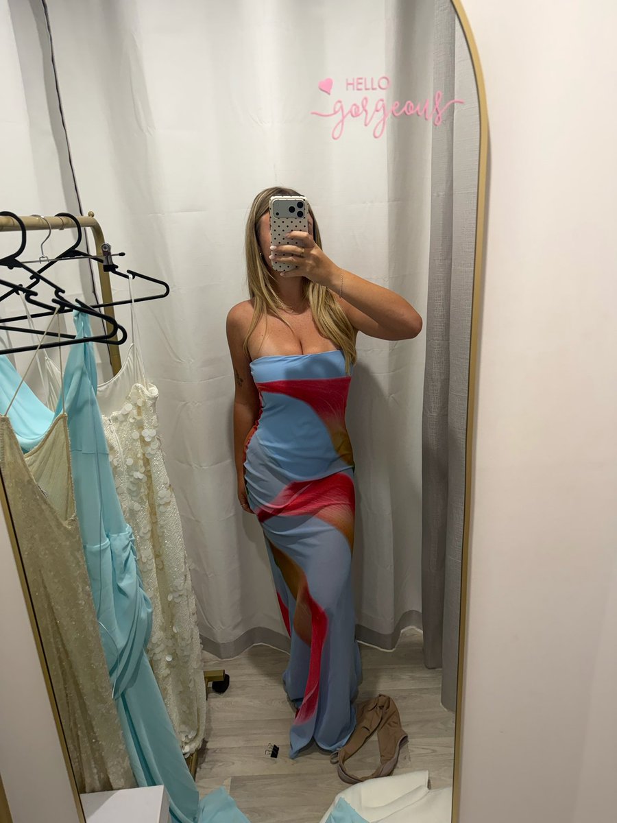 princessshollyy's tweet photo. How hot does this dress look on me! https://t.co/OZQidiqhtZ