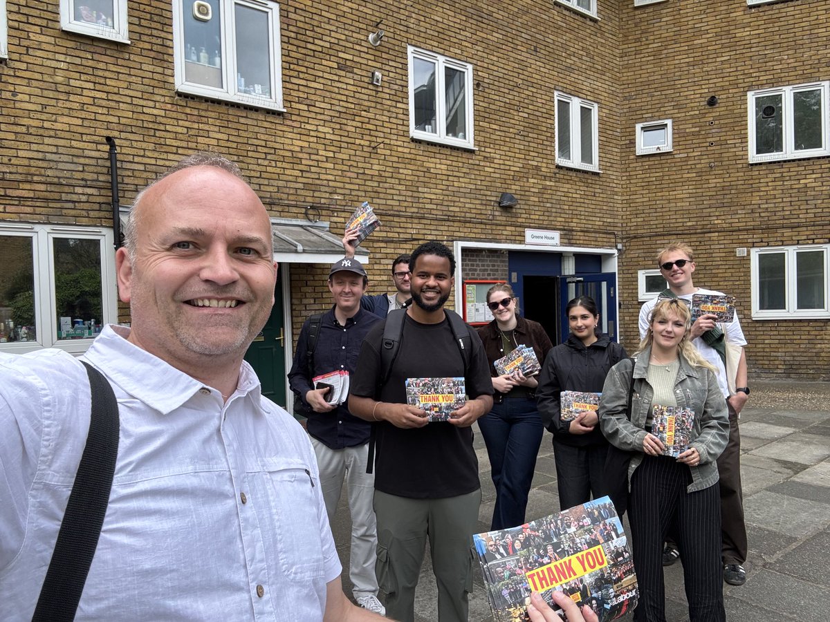 coyleneil's tweet photo. Good to be out in #SE1 today with a great @boslabour team - we do it all year round! 🌹 https://t.co/06PhGGNnhs