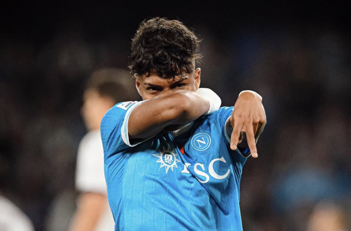 FraPisOfficial's tweet photo. ✍️ “La @sscnapoli comunica di aver esercitato il diritto di opzione, per l’acquisizione a titolo definitivo, alle prestazioni sportive del calciatore Alisson de Almeida Santos dallo @SportingCP.” https://t.co/VJLLE7je6g