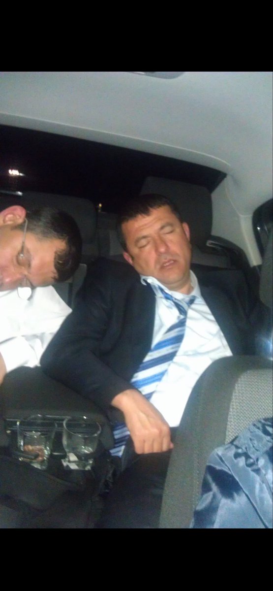 OKUMUZ's tweet photo. @veliagbaba Kanka boşver sen kafaya takma fotografı çeken @ekrem_imamoglu mu🤔 https://t.co/LZMJKSCfPt
