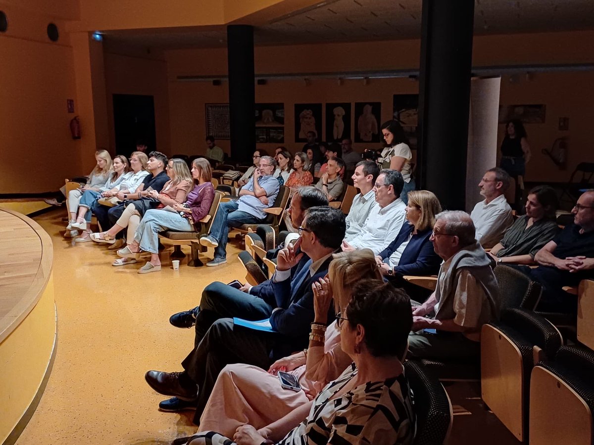 Fund_Acollida's tweet photo. Acte institucional al @MuseuBdn per commemorar el 30è aniversari de la casa d’acollida #CanBanús de la @Fund_Acollida.
Gràcies a tothom per venir! 🧡 #CapPersonaExclosa https://t.co/SdPdr2yoW1